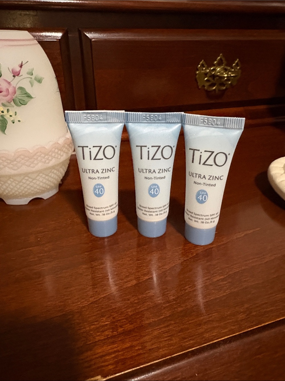 Ultra Zinc SPF 40 Non-Tinted Mineral Sunscreen - Light Blue
